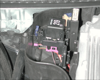 Fuse box and relays photo in engine compartment VW B5 