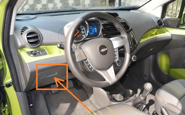 Interior fuse box location Chevrolet Spark m300