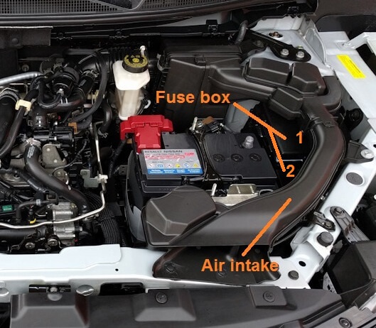 Nissan Qashqai j11 / Rogue Sport: fuse box and relays location under the hood