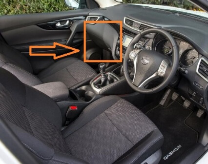 Nissan Qashqai j11 / Rogue Sport: interior fuse box location (RHD)